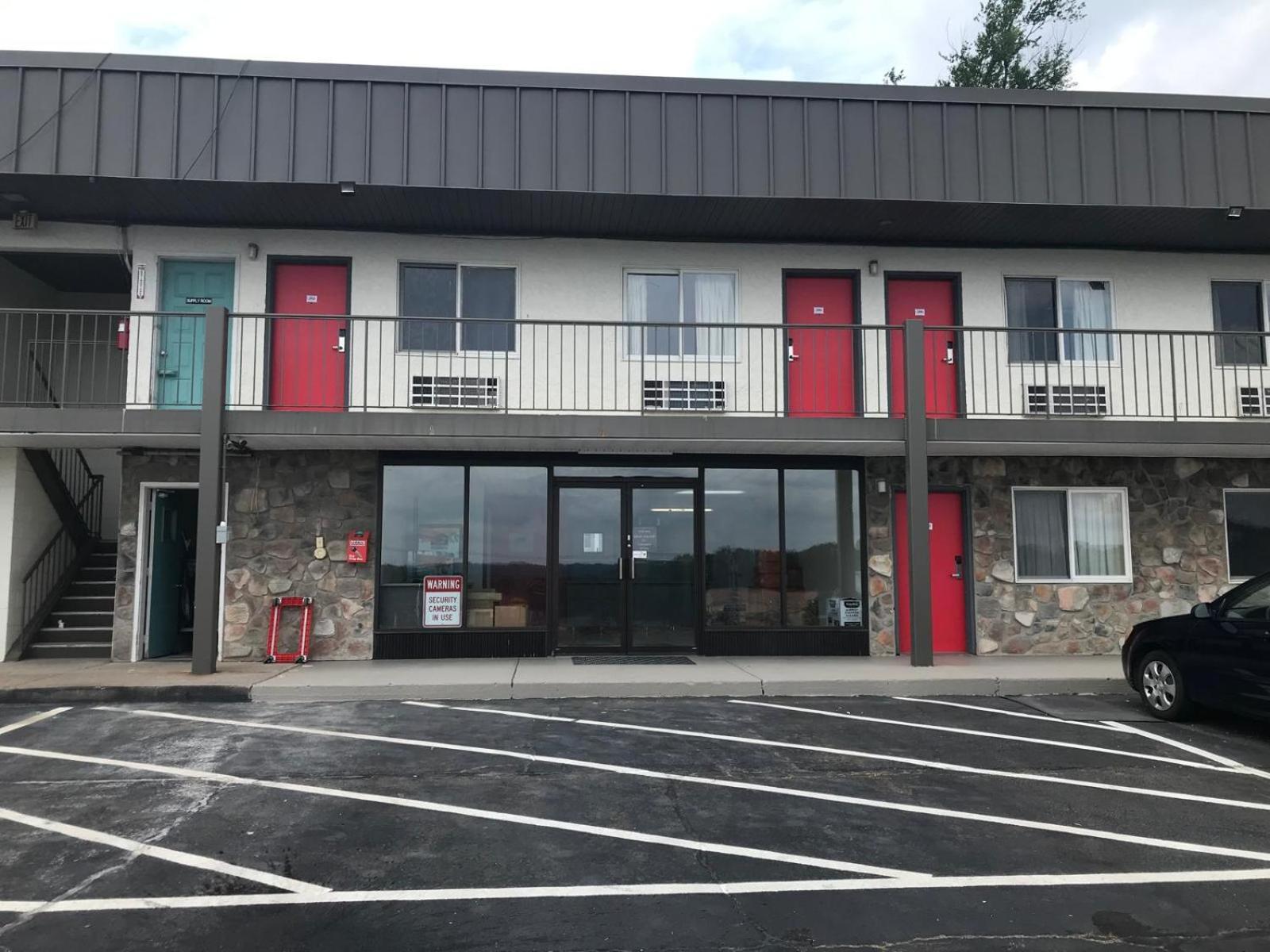 Super 8 By Wyndham Hazleton Motel Exterior foto